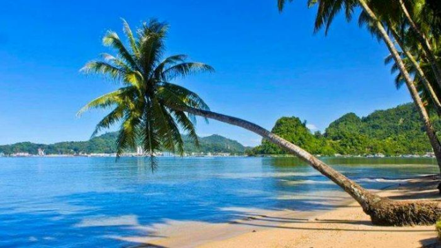 Eksplorasi Eksotis Pantai Nirwana Padang